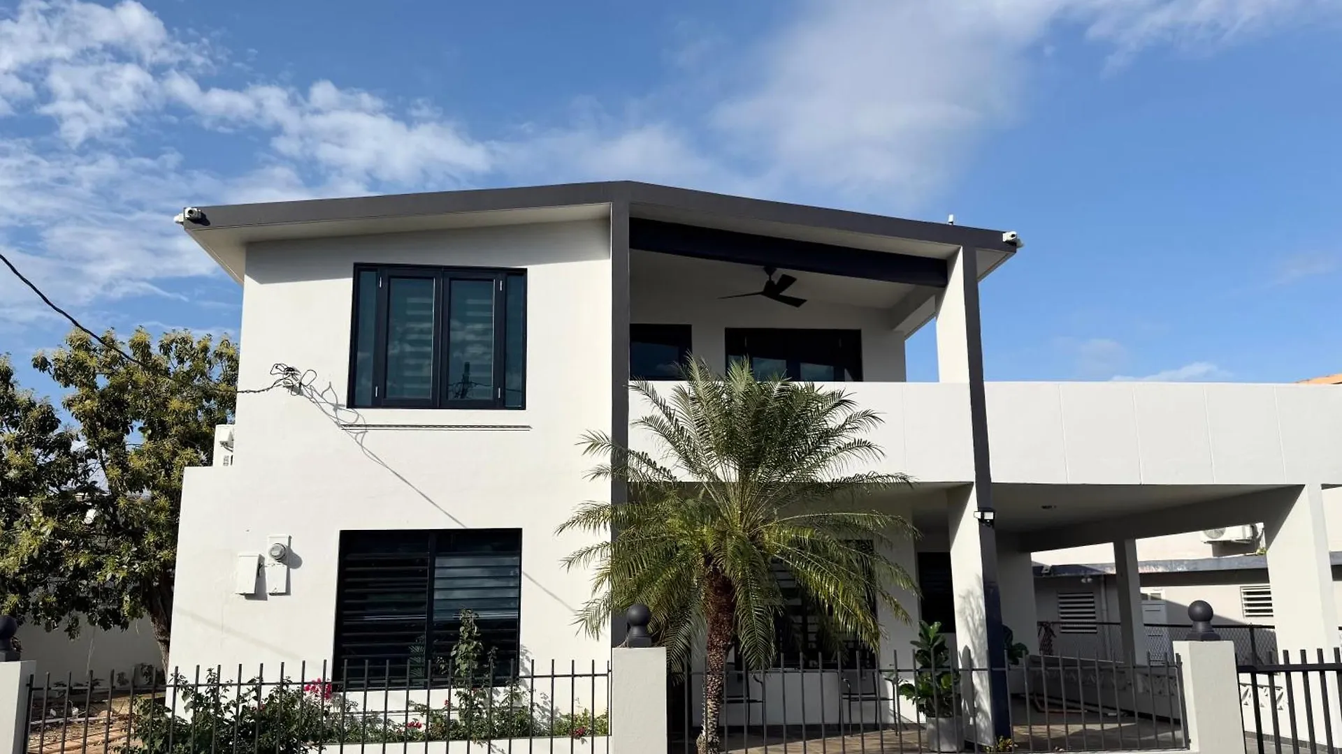 The Hibiscus House - King Suite, Terrace, And Pool contacts
